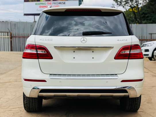 Mercedes Benz ML350 AMG Line 4MATIC Year 2015 image 3