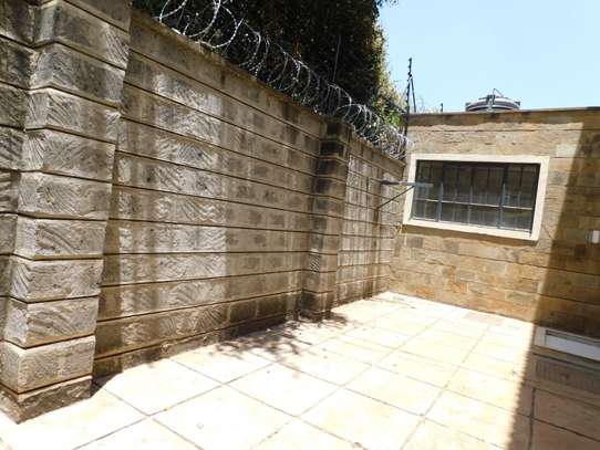 5 Bed House with En Suite in Lavington image 1