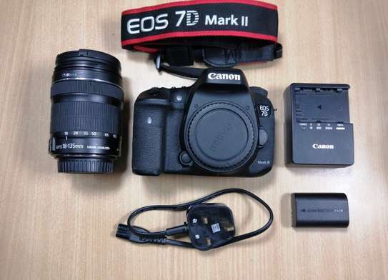 Canon EOS 7D Mark II 18-135mm lens image 1