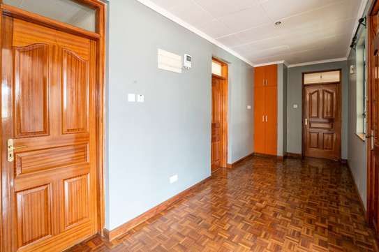 4 Bed Apartment with Parking in Kilimani image 13