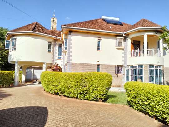 6 Bed House with En Suite in Runda image 1