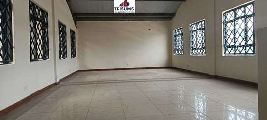 8877 ft² warehouse for rent in Industrial Area image 7