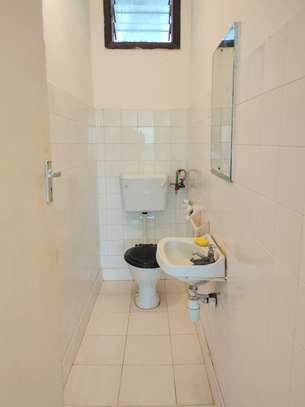 Airbnb room in a shared 2bd apartment with a swimming pool. image 7
