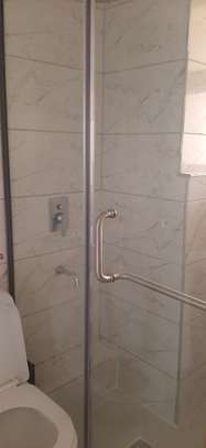 5 Bed Apartment with En Suite at 6Th Avenue Parklands image 9