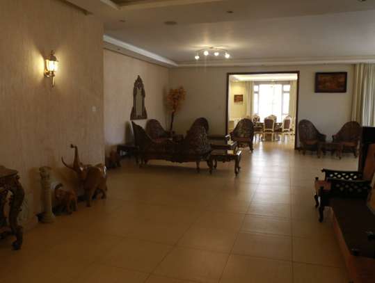 6 Bed Apartment with En Suite at Riverside Drive image 2
