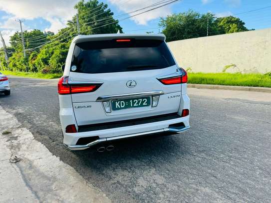 Lexus LX 570 2015 image 2