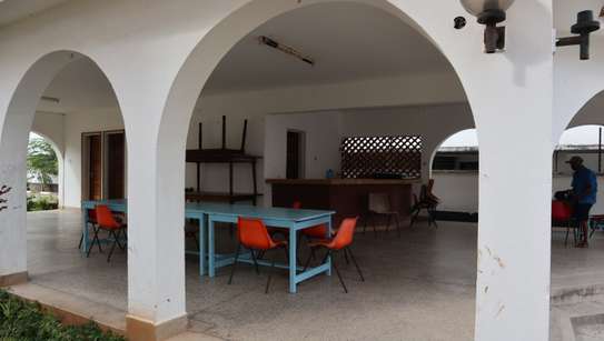 10 Bed Villa with Aircon at Nyali image 6