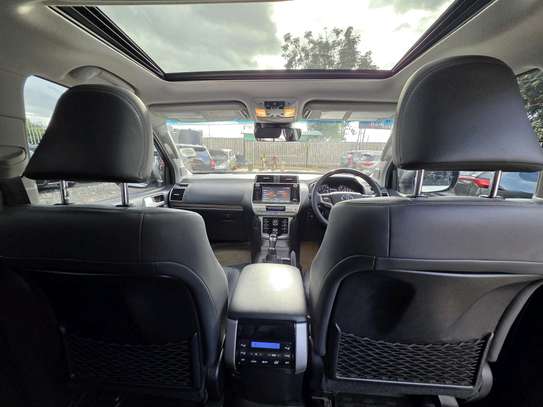 Toyota Land Cruiser Prado VXL 2018 model white color fully . image 3
