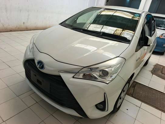 Toyota vitz hybrid image 2