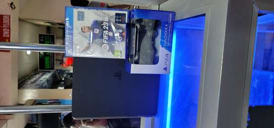 Playstation 4 slim in perfect condition image 1