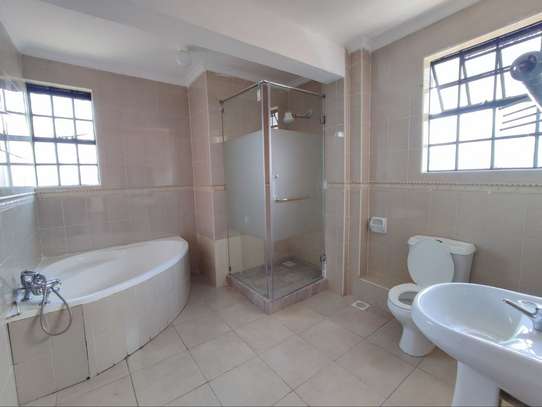 3 Bed Apartment with En Suite in Valley Arcade image 12