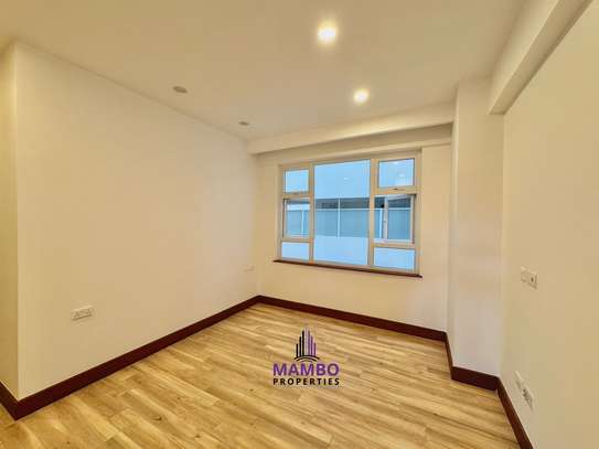 3 Bed Apartment with En Suite at City Park Drive image 9