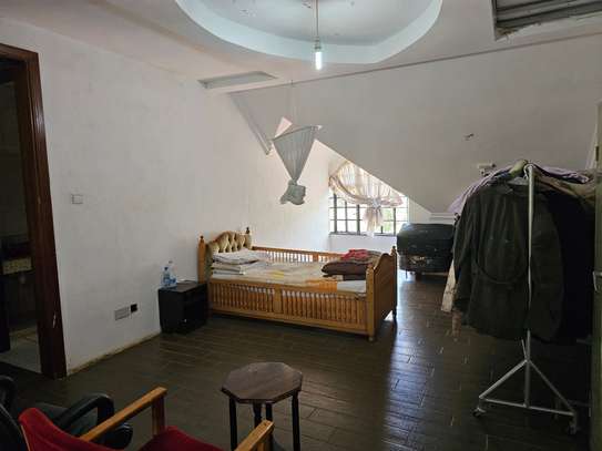 7 Bed House with En Suite in Runda image 5