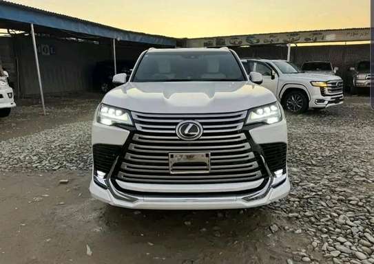 Lexus LX600 2023 Sport image 5