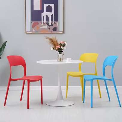 Circular Dining Table image 7