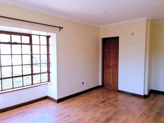 3 Bed Townhouse with Garden in Redhill image 4
