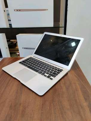 MacBook air 2019 Laptop image 3