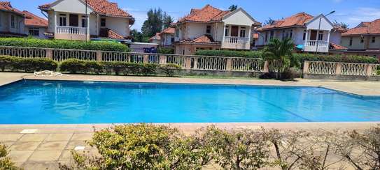 4 Bed House with Swimming Pool in Mtwapa image 1