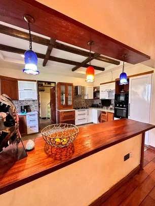 6 Bed House with En Suite in Ridgeways image 24
