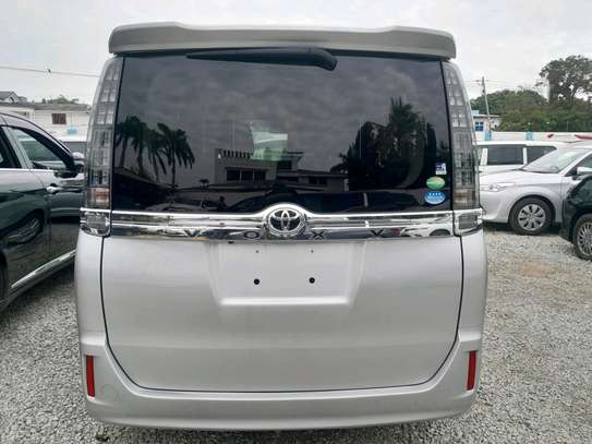 Toyota Voxy silver 2016 2wd image 10