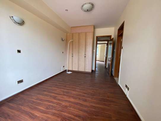 Serviced 3 Bed Apartment with Balcony in Kileleshwa image 13