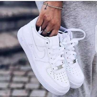 Plain white hotsell air force 1