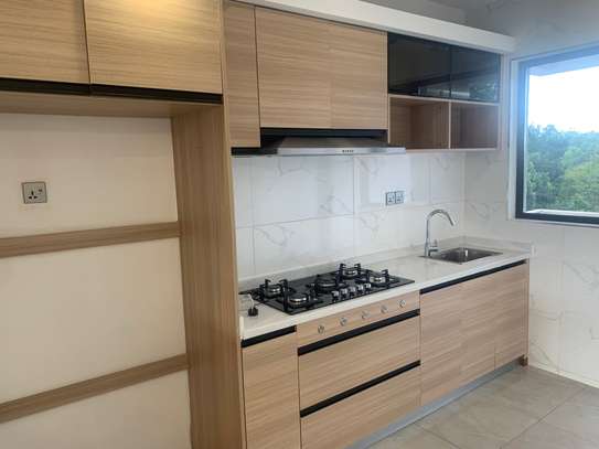 3 Bed Apartment with En Suite in Riverside image 5