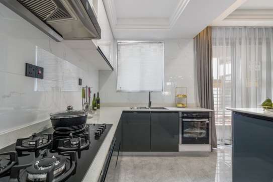 Serviced 3 Bed Apartment with En Suite in Kilimani image 13