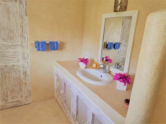 6 Bed House with En Suite in Watamu image 15