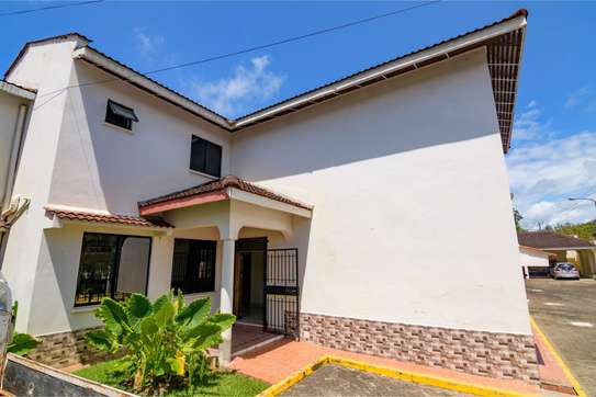 4 Bed Townhouse with Staff Quarters in Nyali Area image 17