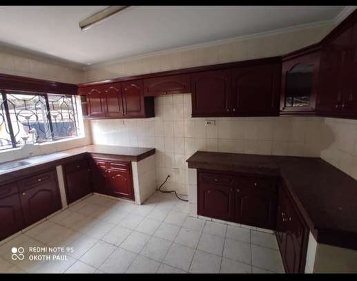 4 Bed Apartment  in Riverside image 17