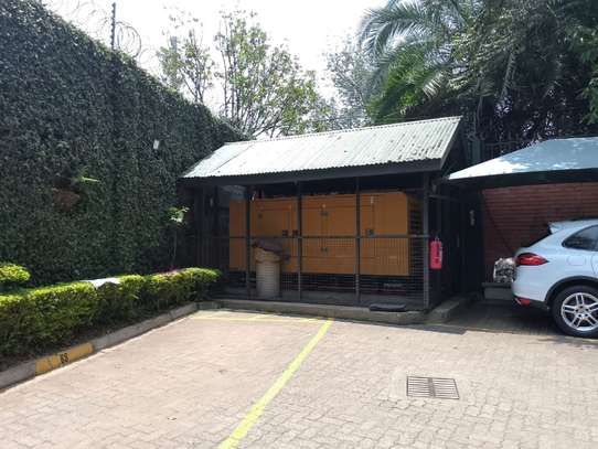 4 Bed Apartment with En Suite in Kilimani image 4