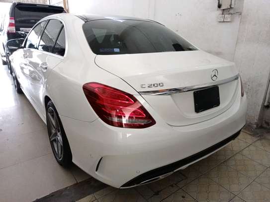 Mercedes Benz C200 image 5