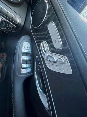 Mercedes Benz  C200 image 3