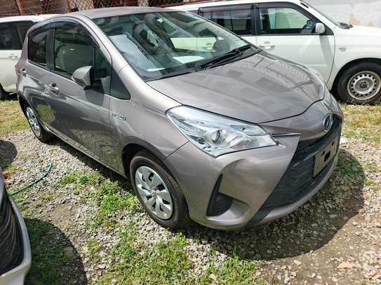 Toyota vitz hybrid image 8