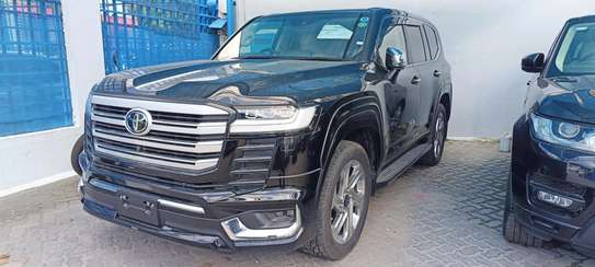 Toyota land Cruiser ZX Black 2023 image 9