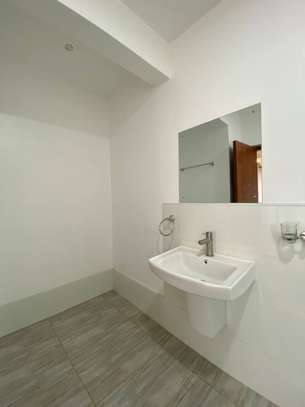 4 Bed House with En Suite in Eastern ByPass image 3