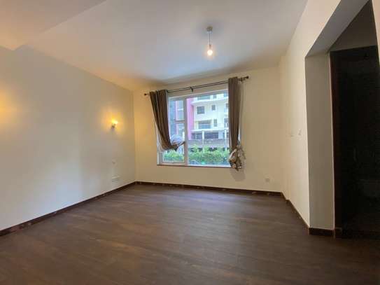 4 Bed Apartment with En Suite in General Mathenge image 12