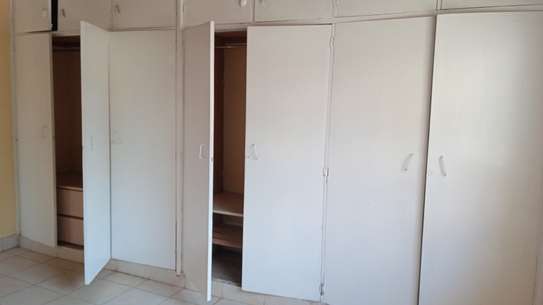 5 bedroom house to let- Mountain view image 2