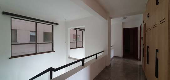4 Bed Apartment with En Suite in General Mathenge image 3