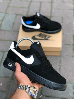 Black classic airforce sneakers image 1