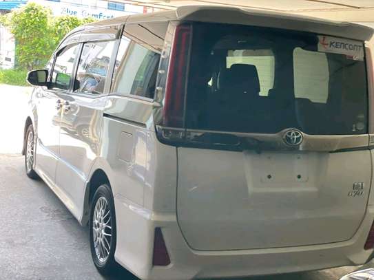 TOYOTA NOAH WXB HYBRID 2019MODEL image 4