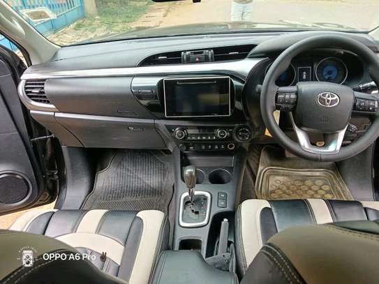 TOYOTA HILUX DOUBLE CAB AUTOMATIC REVO  2016 MODEL image 5