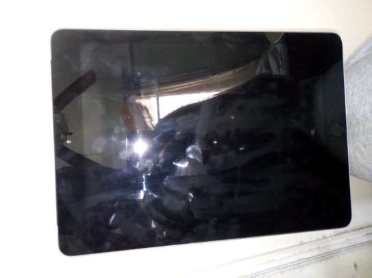 iPad Tablet image 5