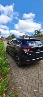 Honda Vezel black.
2019 Model
1500cc
Hybrid fully loaded. image 3