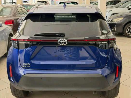 Toyota yaris  cross image 8