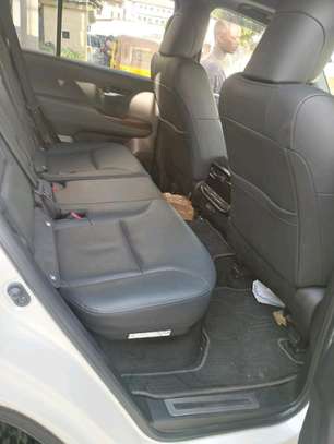Toyota Land cruiser VX White 2021 image 2