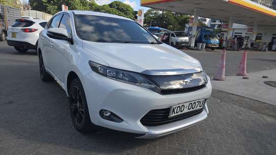 Toyota Harrier image 3