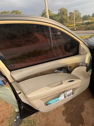 Merecedes Benz E320 image 6