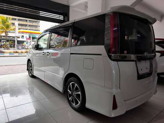 Toyota Noah wxb 2019 image 4